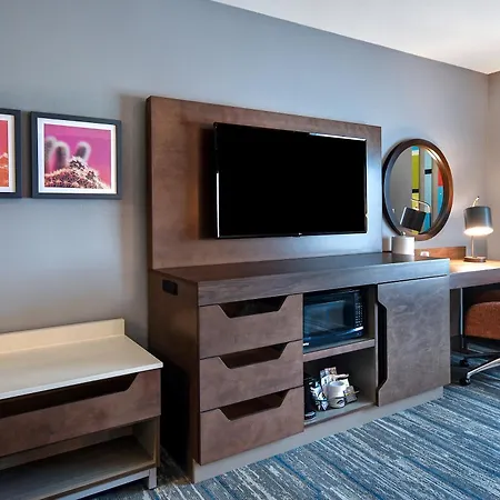 Hampton Inn & Suites Las Vegas Convention Center - No Resort Fee-3