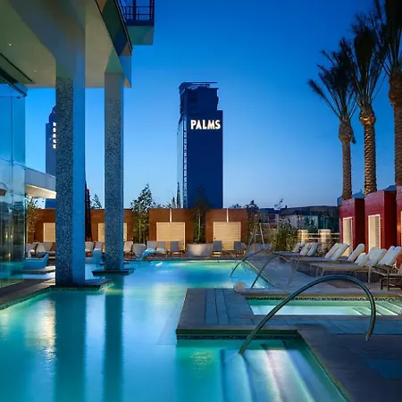 Luxury Suites At Palms Place-2